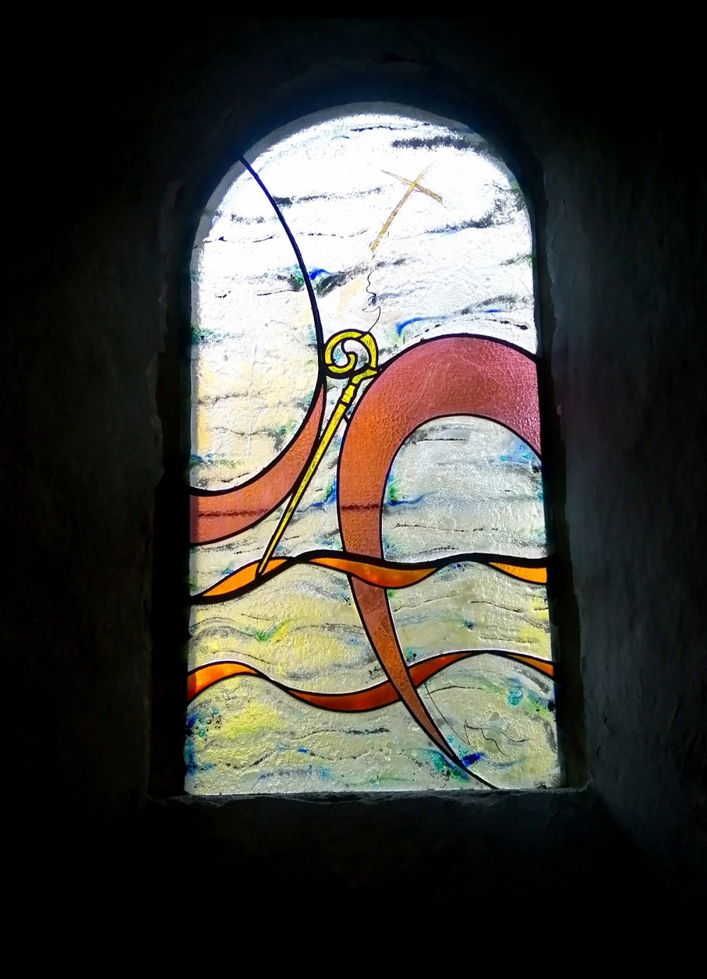 Vitrail Saint Privat — Église de Pierrefiche (48). Monument historique